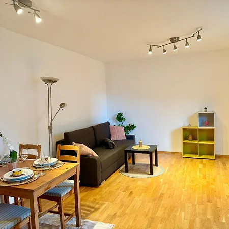 Lägenhet 60 M2 Premium Near Airport - Free Parking *