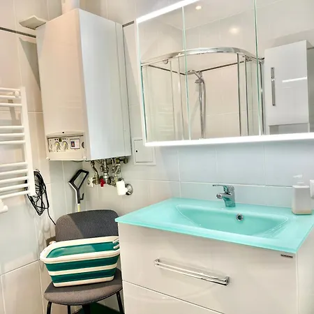 60 M2 Premium Near Airport - Free Parking Lägenhet *