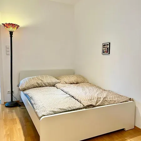 60 M2 Premium Near Airport - Free Parking